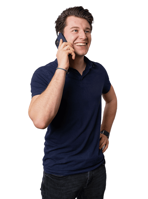 Sebastian Lehner beim Telefonieren mit einem Kunden